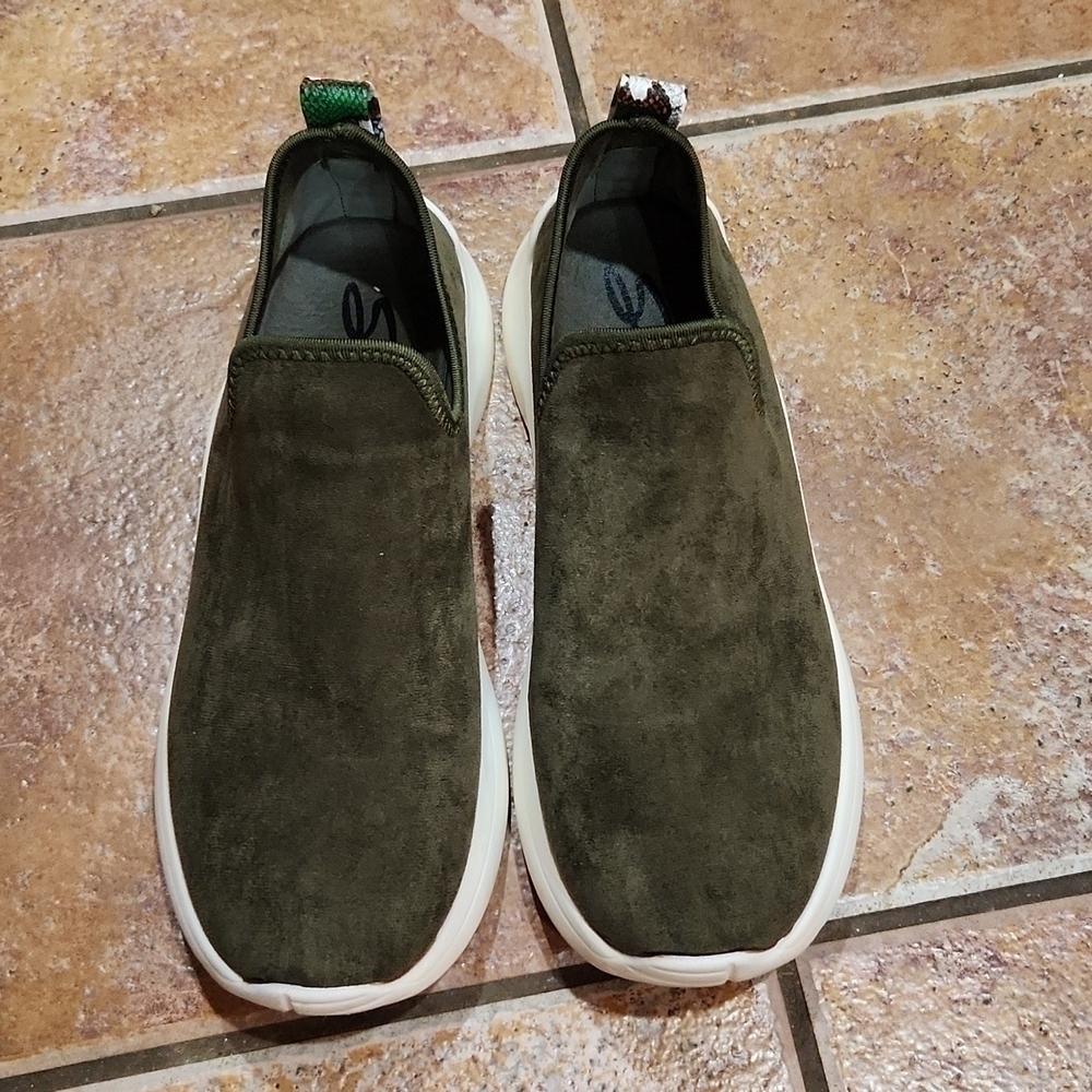 SEVEN7 Electra sneaker women's size 10 green great condition